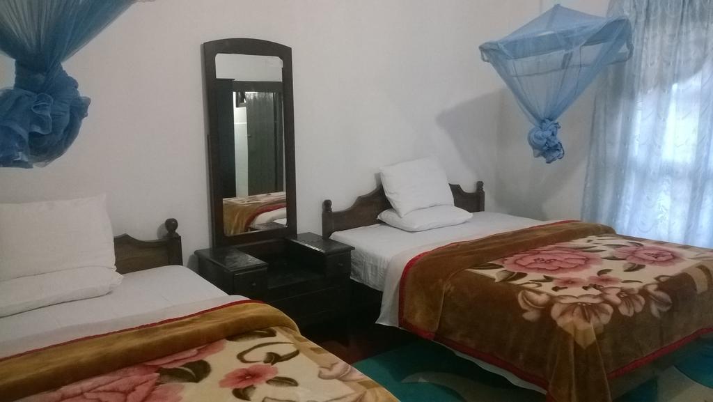 Srihelyes Inn Нувара-Елія Екстер'єр фото